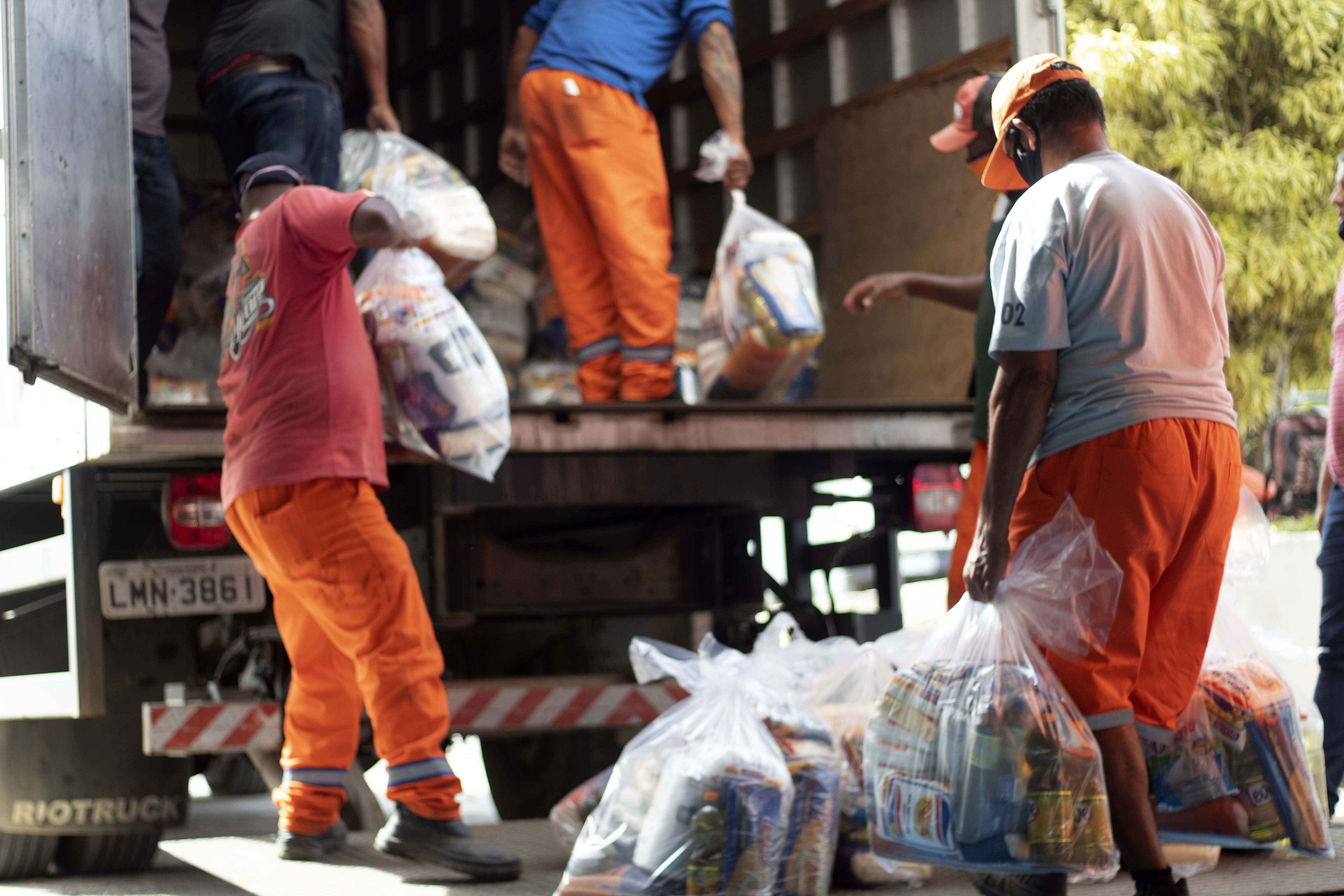 Prefeitura realiza entrega de 500 cestas básicas doadas pelo Conleste