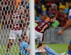 Flamengo derrota Universidad Católica por 3 a 0