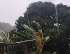 Chuva acompanhada de ventos com 40 km/h marca a manhã em São Gonçalo 