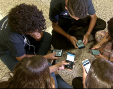 Senado aprova projeto para proibir uso de celular em escolas