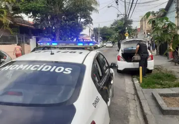 Criminosos matam homem e atiram no rosto da companheira durante confusão em São Gonçalo