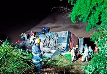 BR-153: Acidente com ônibus deixa 5 mortos e 40 feridos