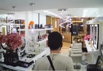 Salão de beleza é arrombado e invadido por criminoso dentro de shopping, em Niterói