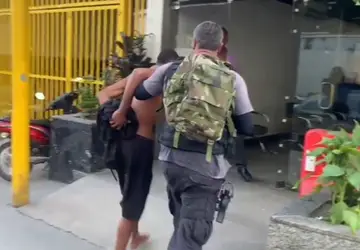 Homem é preso, drogas, arma e bebidas são apreendidas em comunidade de São Gonçalo