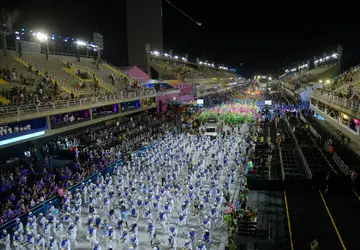 Doze escolas disputam título do Grupo Especial do carnaval do Rio nesta sexta