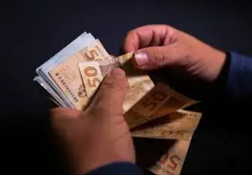Trabalhadores nascidos em abril podem sacar até R$ 1 mil do FGTS