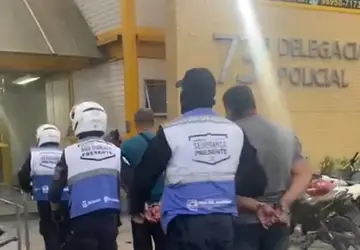 Trio é preso transportando arma dentro de carro, em São Gonçalo 