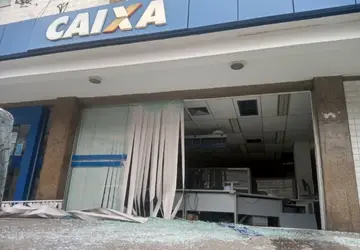 Explosões e troca de tiros em agência bancária de São Gonçalo