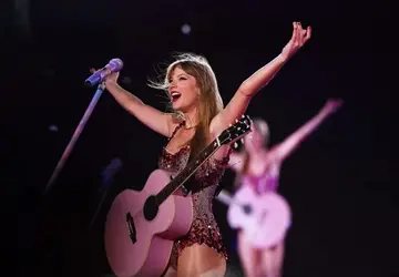 Taylor Swift anuncia cancelamento de show após morte de fã no Rio