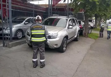 Proprietários de veículos receberão mensagem sobre apreensão por estacionamento irregular