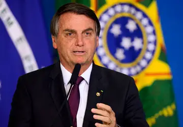 STF mantém multa a Bolsonaro por reunião com embaixadores