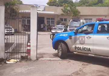 Jovem de 22 anos é encontrado morto com perfurações de tiros no Pacheco, em São Gonçalo