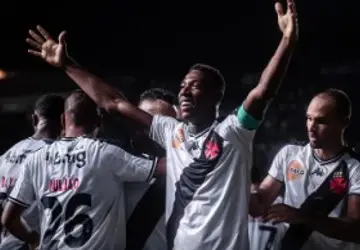 Vasco ganha do Madureira em São Januário e assume a liderança do Carioca