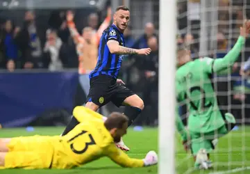 Inter de Milão sai na frente nas oitavas da Champions League ao vencer o Atlético de Madrid