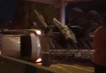 URGENTE: Acidente entre caminhão e carro interdita pista da BR-101, em São Gonçalo; Veja vídeo