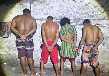 Mulher e homens são presos por tráfico de drogas em Maricá