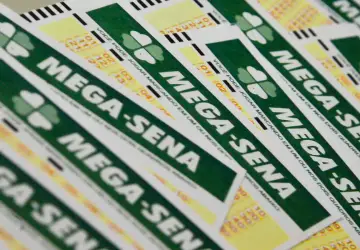 Nenhum bilhete acerta as dezenas da Mega-Sena, e o prêmio acumula, alcançando a marca de R$ 12 milhões