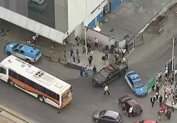 Sequestrador se entregou após manter passageiros reféns em ônibus no Rio por quase 3 horas