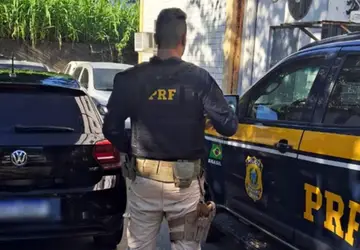 Policiais rodoviários federais de Niterói recuperam carro roubado há quase dois anos
