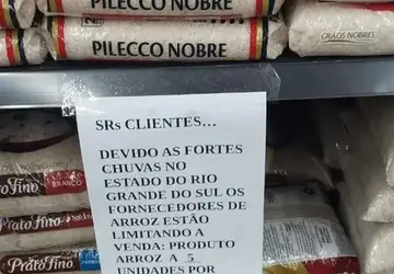 Supermercados racionam venda de arroz por conta de tragédia no RS