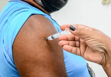 Campanha de vacinação contra a gripe em São Gonçalo continua, abrangendo toda a população
