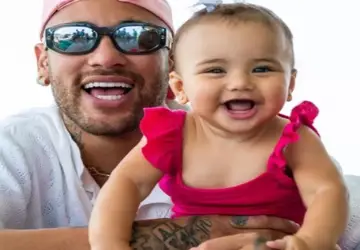 Neymar se declara à filha, Mavie, e semelhança dos dois impressiona