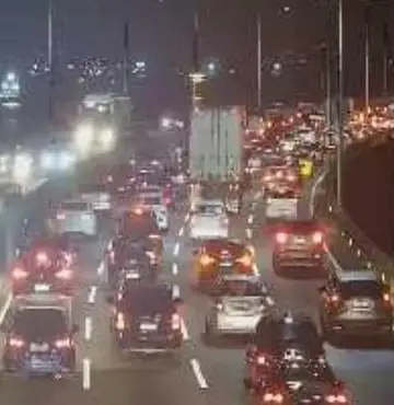 Ponte tem trânsito intenso para Niterói; BR 101 e Alameda também estão congestionadas