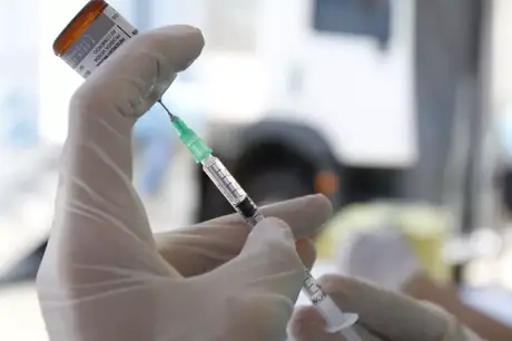 Fiocruz vai produzir 100 milhões de doses de vacina contra covid-19