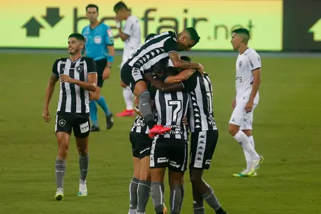 Botafogo vence o Atlético-MG por 2 a 1