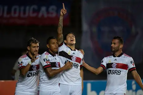 Flamengo goleia Bahia e ganha confiança para sequência do Brasileiro