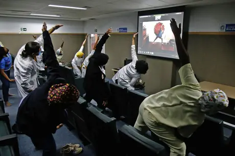 Hospital da Mulher oferece curso gratuito de yoga a colaboradores