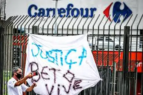 Polícia indicia 6 pessoas pela morte de autônomo em loja do Carrefour