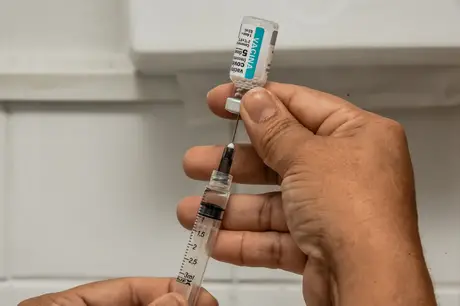 Vacinação dos profissionais da educação infantil de Itaboraí começa nesta quinta