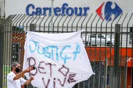 Carrefour Brasil paga R$115 milhões em acordo após espancamento e morte de cliente 