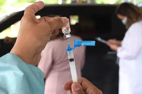 Aumenta no Rio número de mortes de idosos com duas doses de vacina