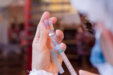 Primeira dose da vacina contra a Covid-19 foi aplicada em 99,8% dos adolescentes de Maricá
