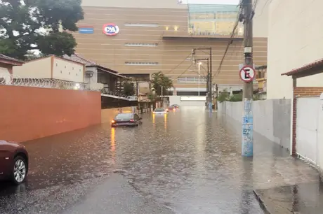 Prefeitura realiza serviços de limpeza após chuvas fortes em São Gonçalo