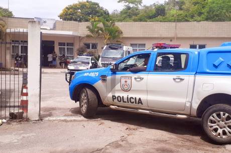 Homem é executado a tiros no momento que estendia roupa no varal de casa em São Gonçalo