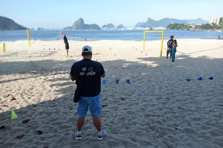 Fiscais flagram e autuam professor de Educação Física em praia da Zona Sul de Niterói
