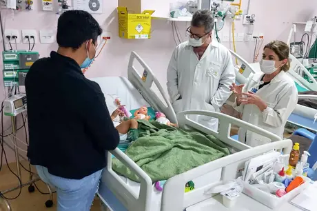 Criança de 1 ano atacada por pitbull em Niterói realiza primeiro procedimento cirúrgico reparador 