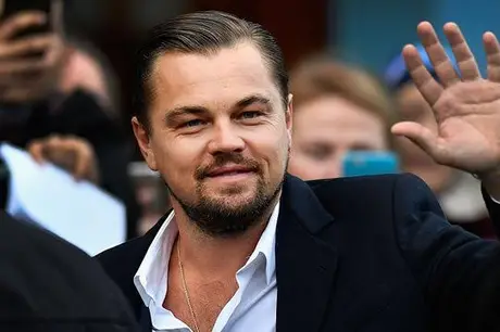 Leonardo DiCaprio faz campanha para jovens brasileiros tirarem título de eleitor
