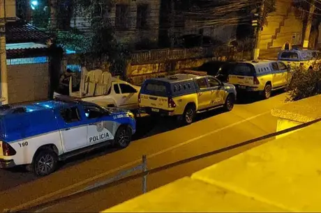 Perseguição e troca de tiros terminam com um morto e outro preso no Fonseca, em Niterói