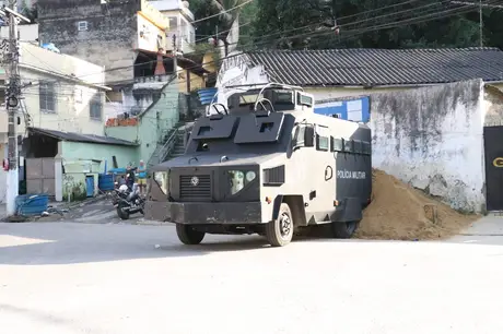 Niterói: PM reforça policiamento na Coronel Leôncio após região virar alvo de facções