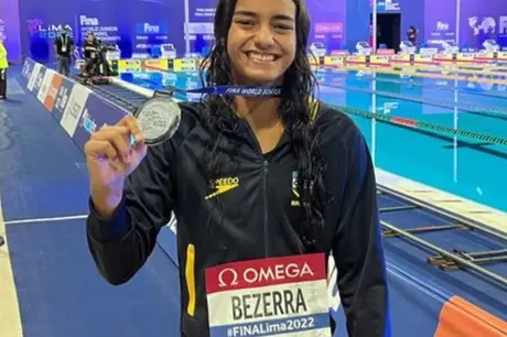 Com cinco medalhas, Brasil faz melhor campanha da sua história em Mundiais Juniors de natação