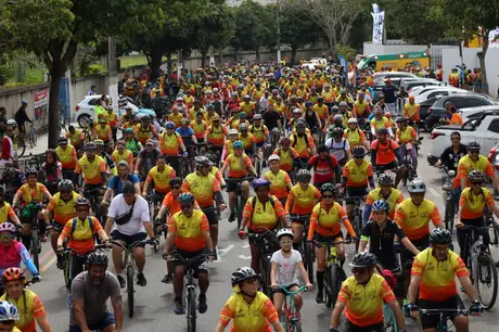 Cerca de 10 mil pessoas participam de passeio ciclístico em Niterói para marcar o Dia Mundial sem Carro 