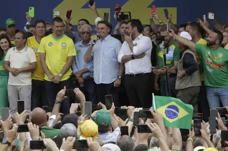 Bolsonaro diz que dará aumento real do salário mínimo em 2023