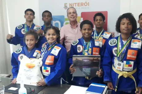 Jovens atletas de jiu jitsu niteroienses irão para Abu Dhabi disputar campeonato