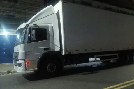 Motorista de caminhão é salvo por PMs após ser sequestrado por traficantes em São Gonçalo