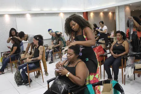 Concurso de trancistas marca Dia da Consciência Negra em São Gonçalo
