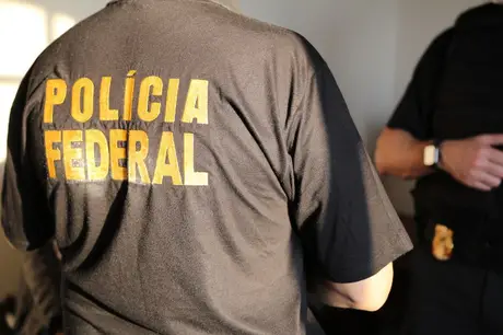 Policiais militares, bombeiros e agentes federais estariam envolvidos em esquema de contrabando de cigarros no Rio